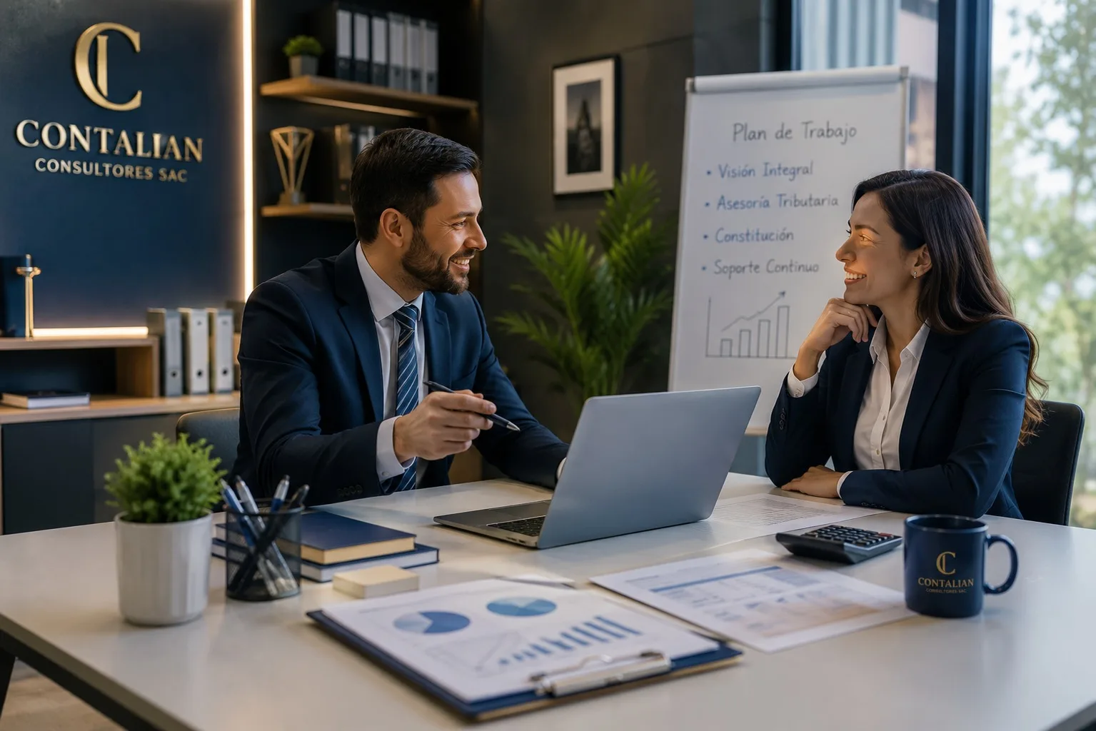 Equipo multidisciplinario de Contalian asesorando en constitución de empresas